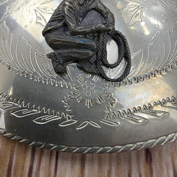 Vintage Western Cowboy Belt Buckle Oval Metal Engraved Rodeo Roper 4" Wide - Picture 7 of 10